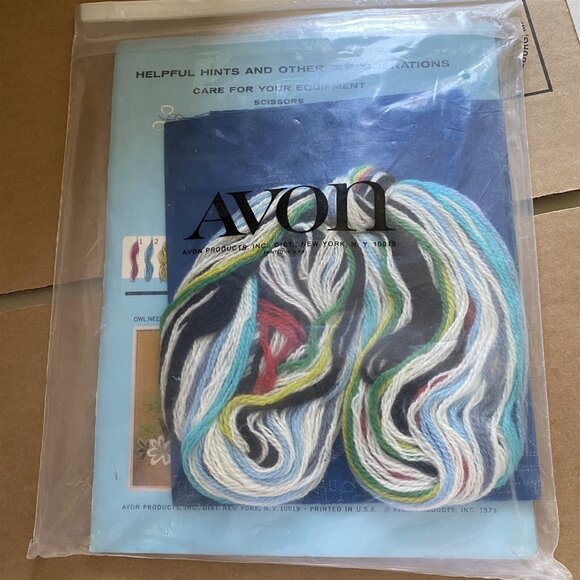 Vintage Avon Crewel Embroidery Kit New in Package Country Snowy Village - Picture 4 of 4